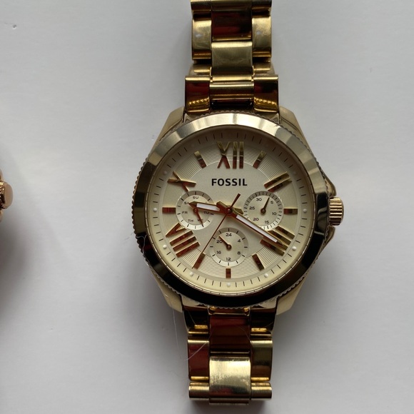 Pre loved authentic cream faced Fossil watch - Picture 1 of 1